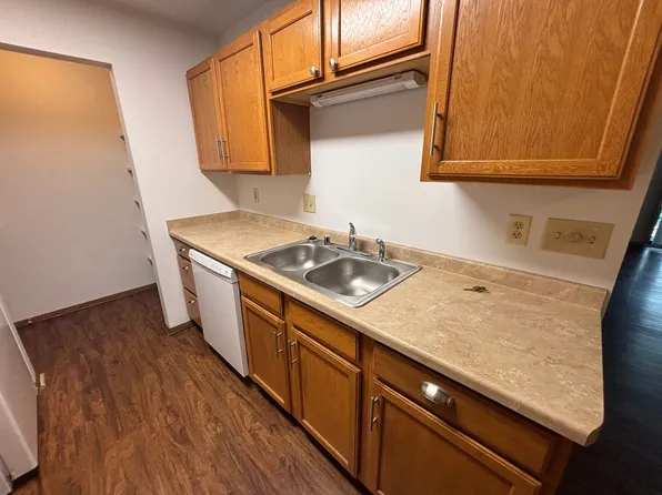 Hart Road Apartments, 31-35 Hart Dr #31-2, Sun Prairie, WI 53590