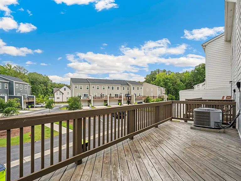 121 Callowhill Ln — Photo 8