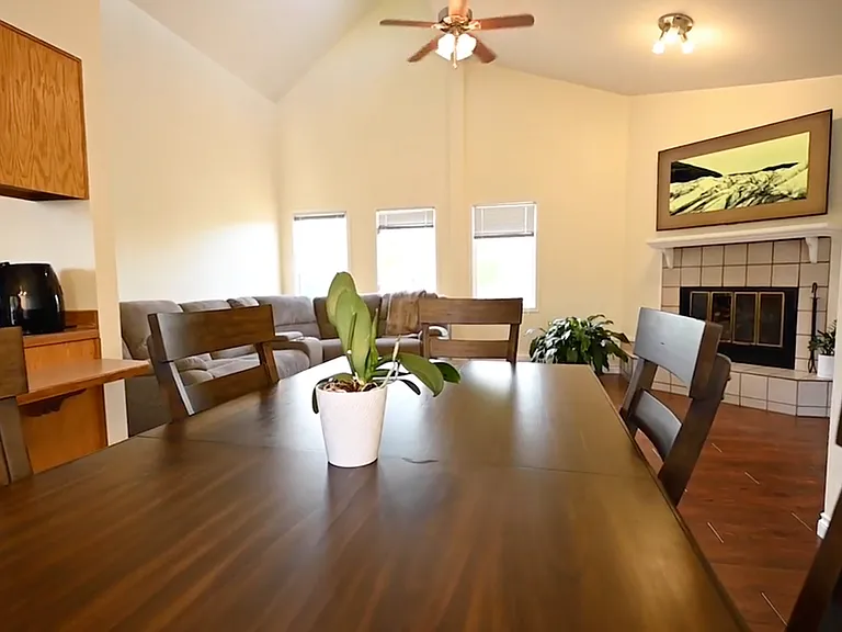 4001 Romanzof Cir #B — Photo 6