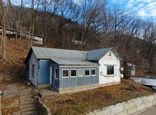 354 Spring St, Lynxville, WI 54626