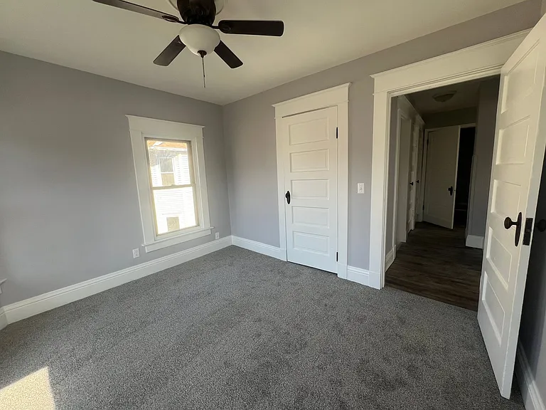 2415 Farnam St — Photo 2