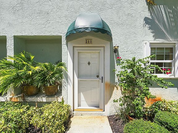 3rd image of 211 Waterside Drive