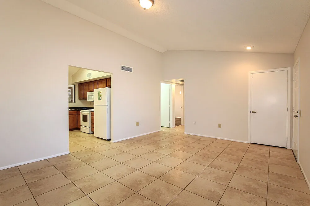 2 bed, 2.0 bath, 1046 sqft, $1,685 — Photo 3