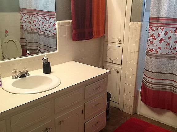 4th image of 217 Sandalwood Ln