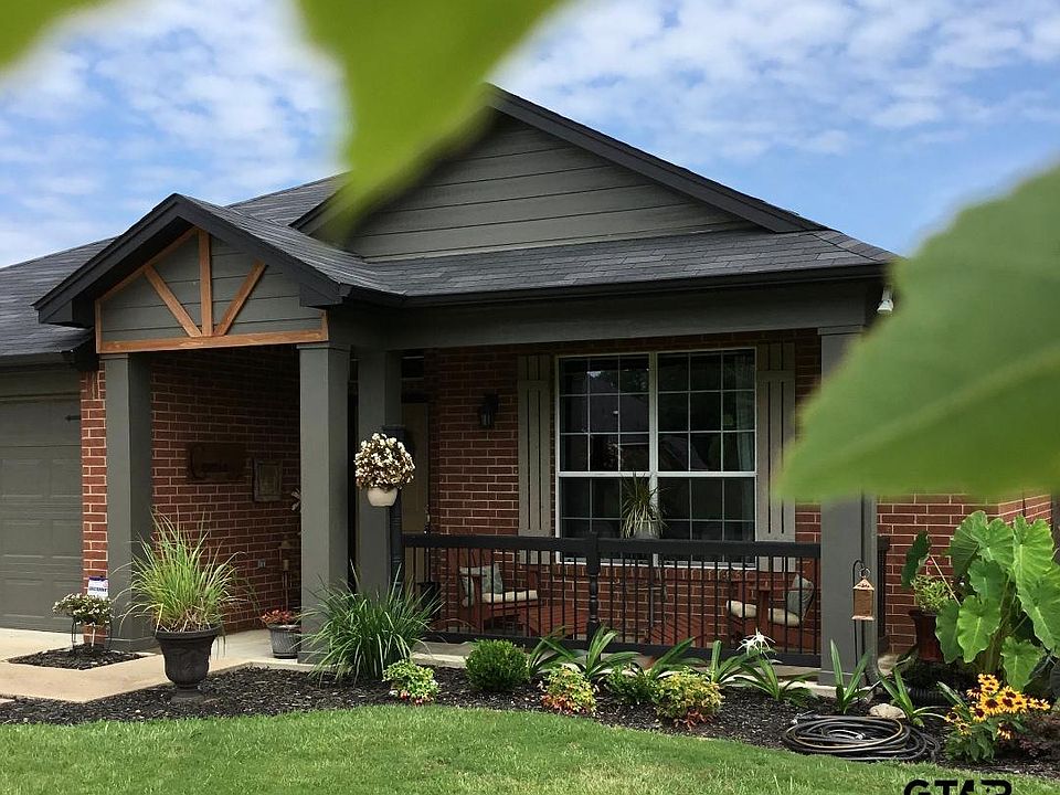 1st image of 825 Greenwood Cir