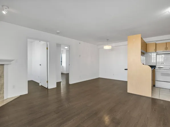 6611 Cooney Rd #1106, Richmond, BC V6Y 4C5