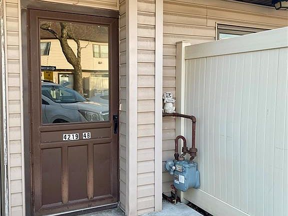 3rd image of 4219 Amboy Rd APT 4B