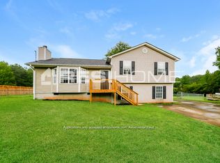 25 1st Ave E, Newnan, GA