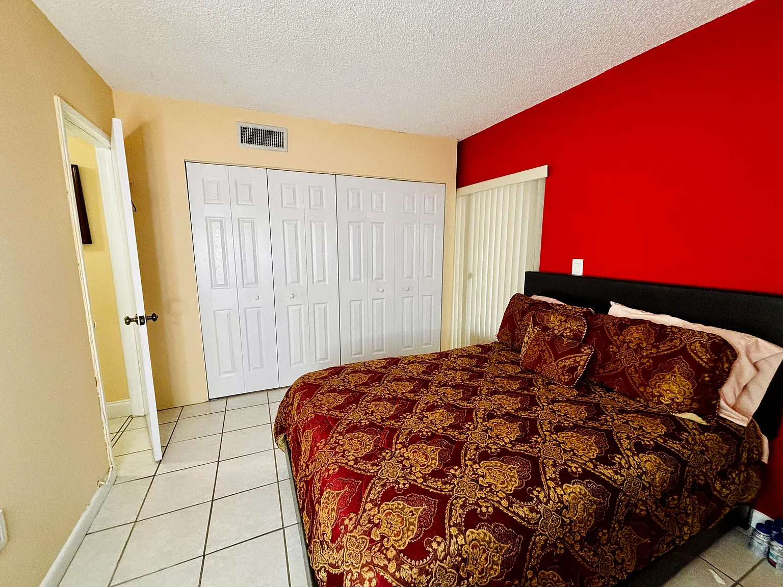 2 bed, 1.0 bath, 981 sqft, $2,400 — Photo 3