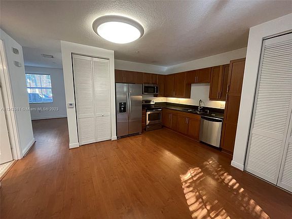 5th image of 400 SW 13th Ter #400