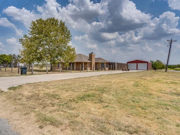 833 Isom Rd, Ennis, TX 75119