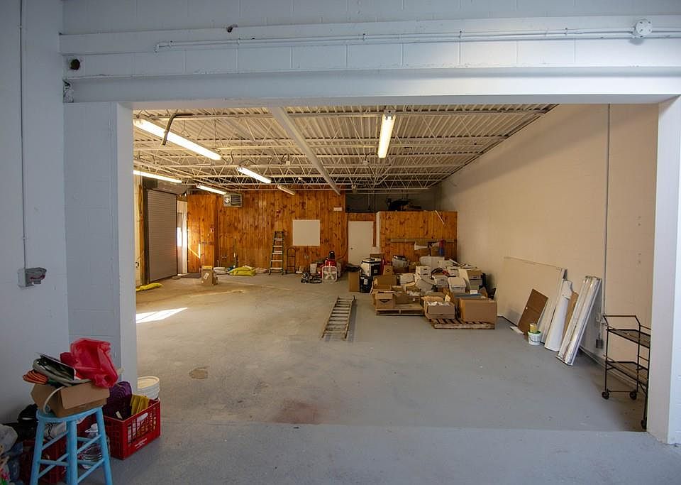 2nd image of 27 Commercial St