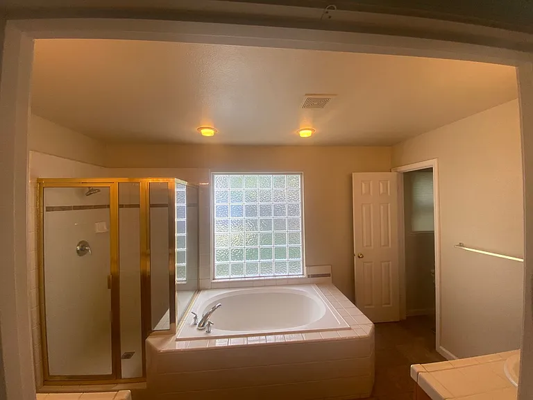 883 W Julia Way — Photo 6