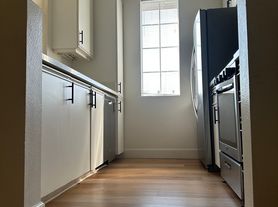 10905 Sabre Hill Dr