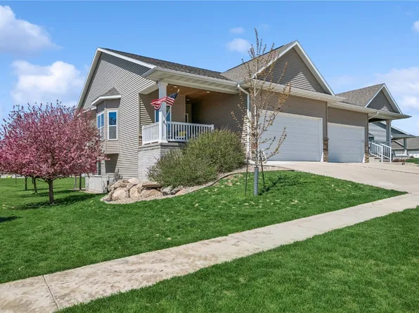 465 Ridge View Dr, Fairfax, IA 52228