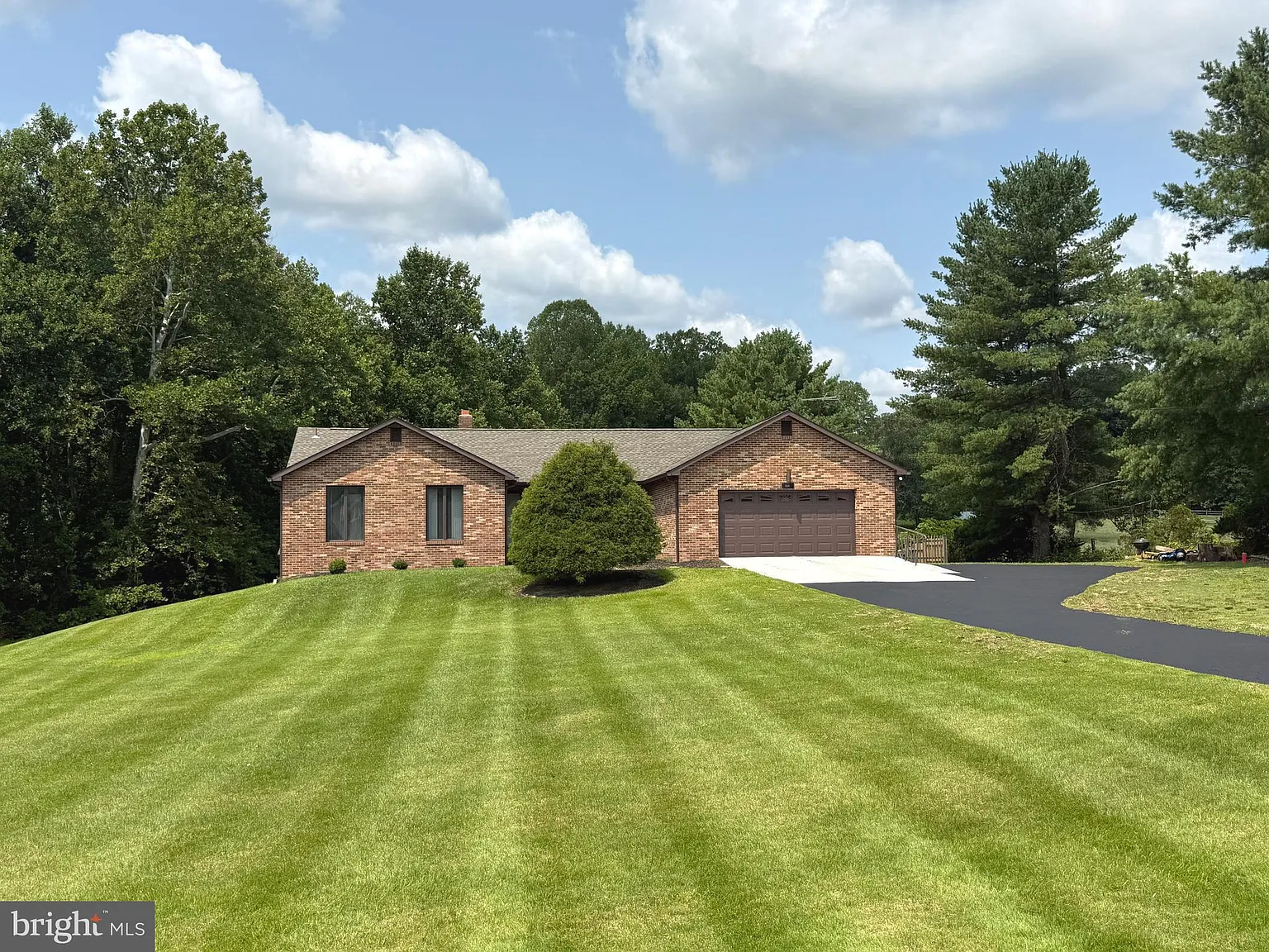 3 bed, 3.5 bath, 1748 sqft, $4,000 — Photo 3