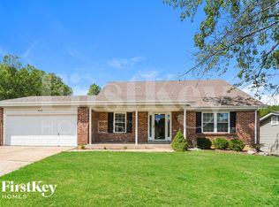 693 Walnut Point Ct, Ballwin, MO 63021