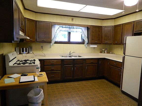 4th image of 384 Reiman St