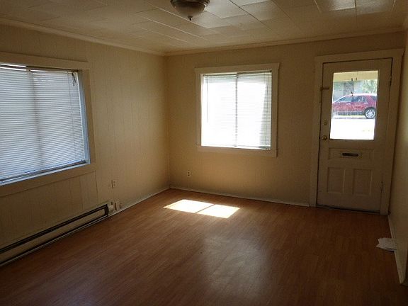 3rd image of 1818 W Gardner Ave