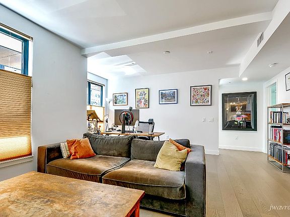 4th image of 1300 22nd St APT 212