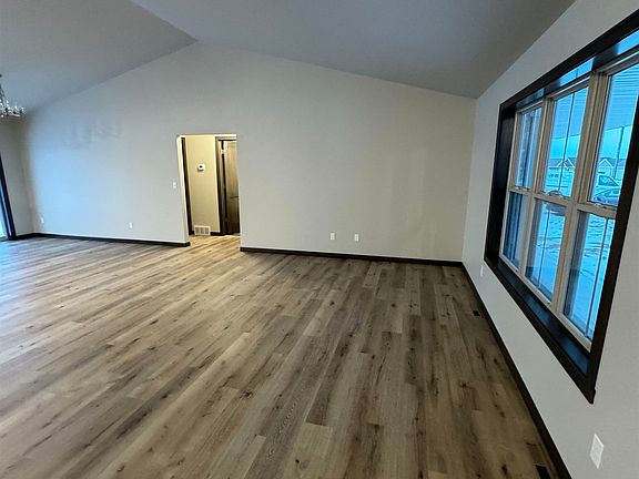 3rd image of 1657 Frontier Rd