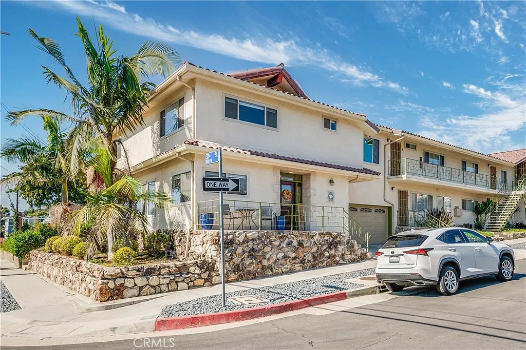 3 bed, 2.5 bath, 2000 sqft, $4,500 — Photo 1
