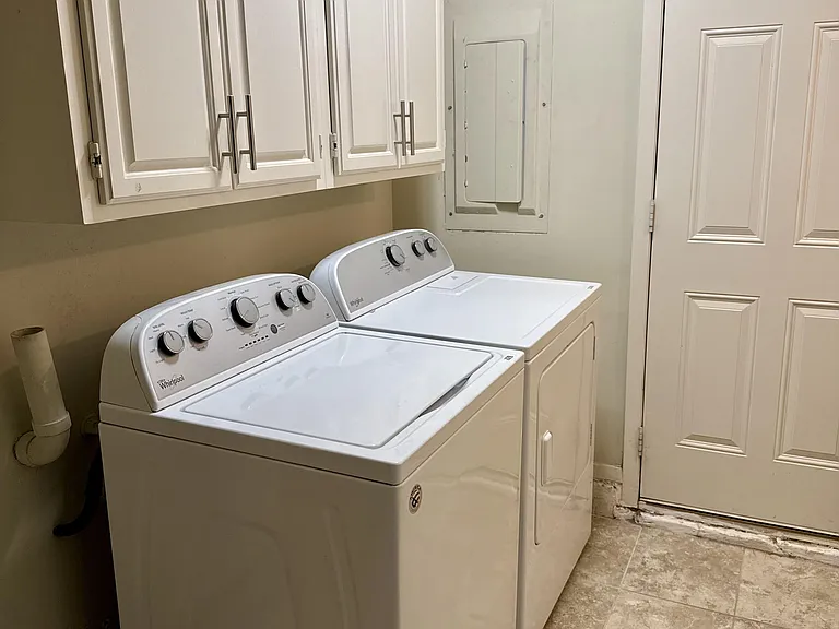 E 32nd Pl — Photo 4