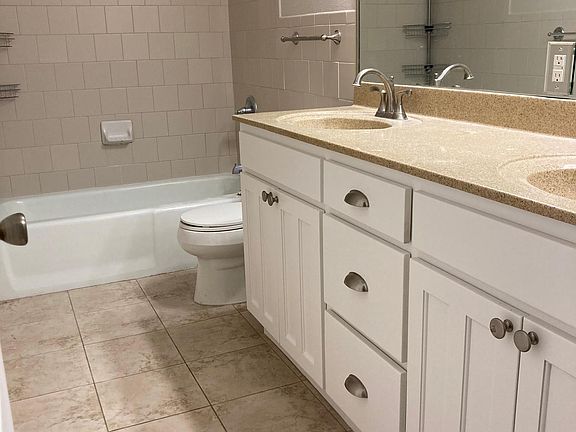 4th image of 1115 Belle Pl