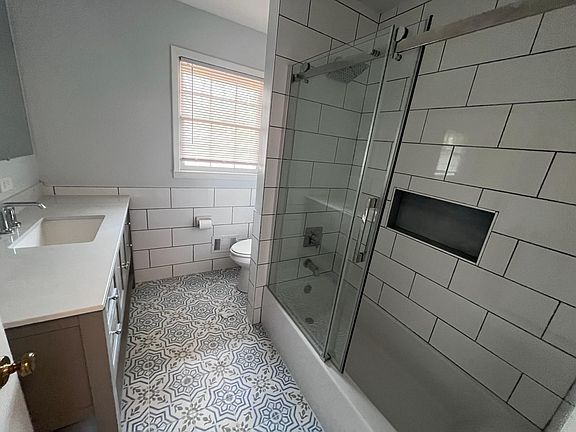 3rd image of 1228 Daniell Dr SE