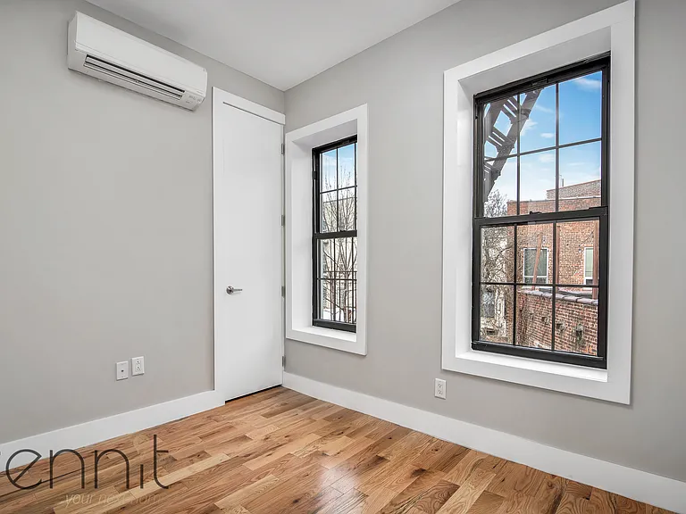553 E 26th St #2R — Photo 4