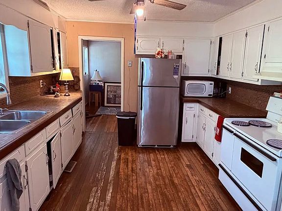 4th image of 118 Country View Cir