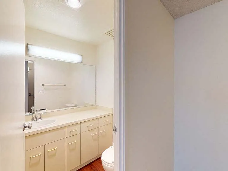 Trinity Towers Apartments — Photo 116