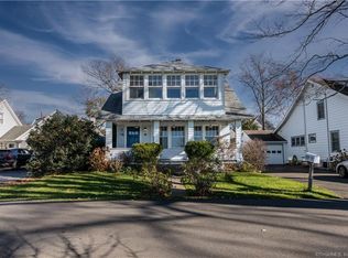 30 W Haycock Point Rd, Branford, CT 06405