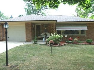 8136 W Raymond Ln, West Allis, WI 53219