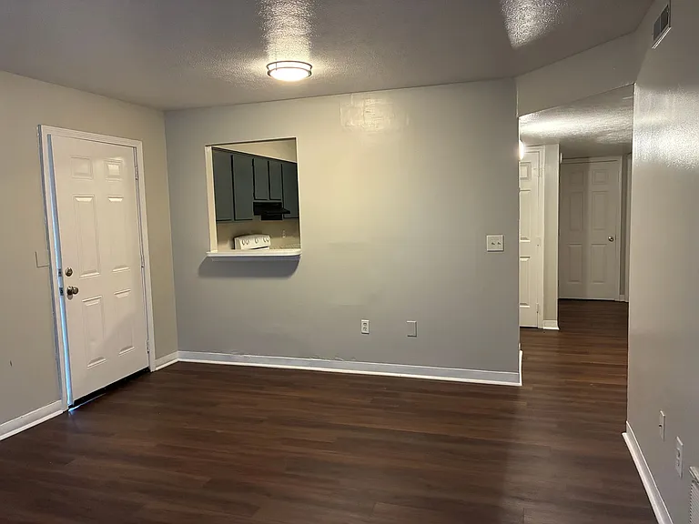 2702 W Kentucky St — Photo 4
