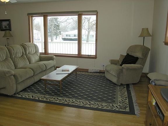 3rd image of 1S132 Buttercup Ln