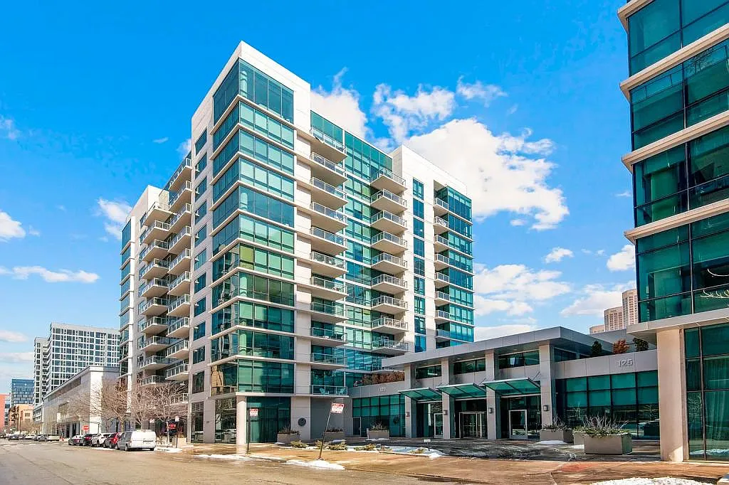 123 S Green St, Unit 903B — Photo 1