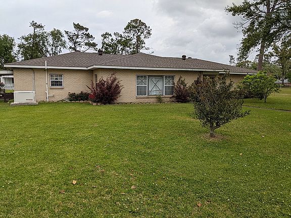 2nd image of 500 Hoffpauir Ln