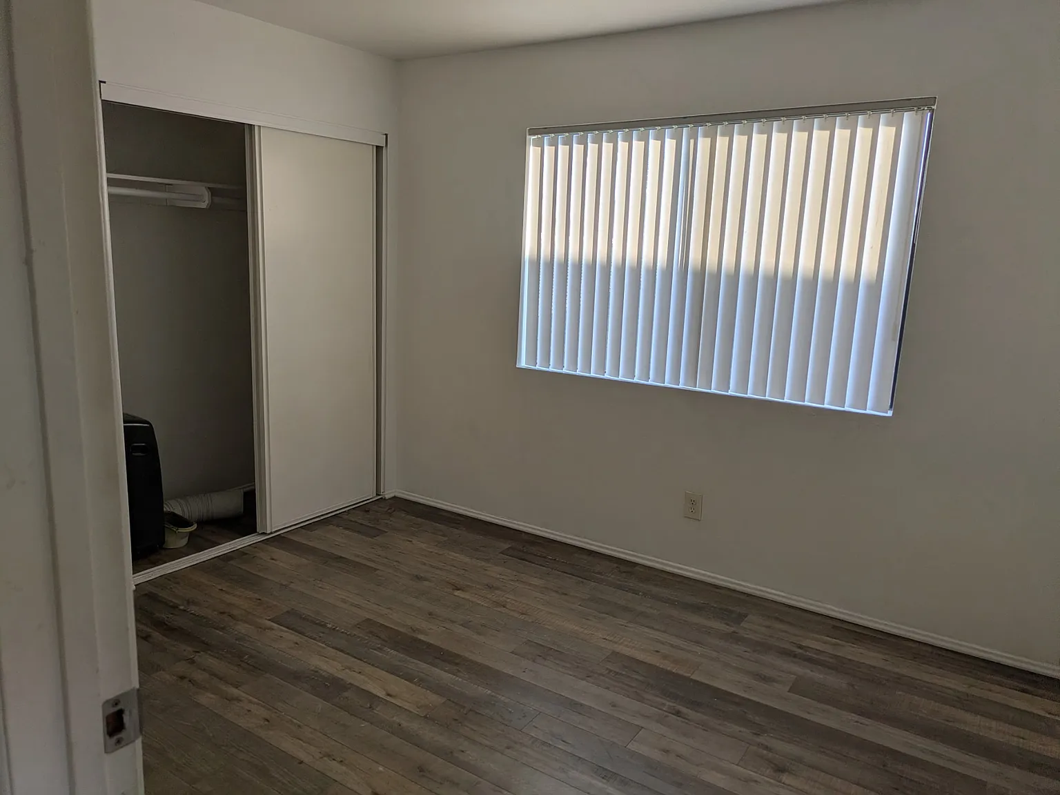 2 bed, 10 sqft, $1,100 — Photo 3