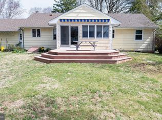 22 Morningside Dr, Pennington, NJ 08534