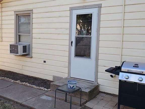 3rd image of 809 N Pacific Ave