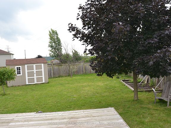 3rd image of 132 Henhoeffer Cres