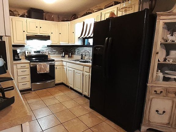 5th image of 611 Gene Ave