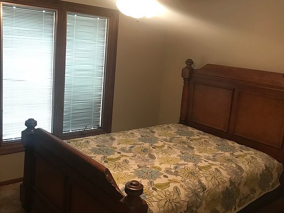 4th image of 412 NW Manor Dr
