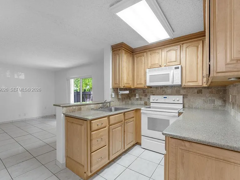 10832 N Kendall Dr #U1 — Photo 7