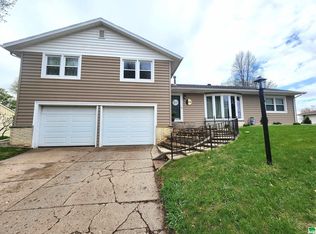 608 8th St, Alton, IA 51003