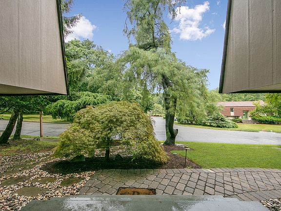 3rd image of 107 Alan Dr