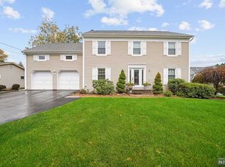42 New St, Ramsey, NJ 07446