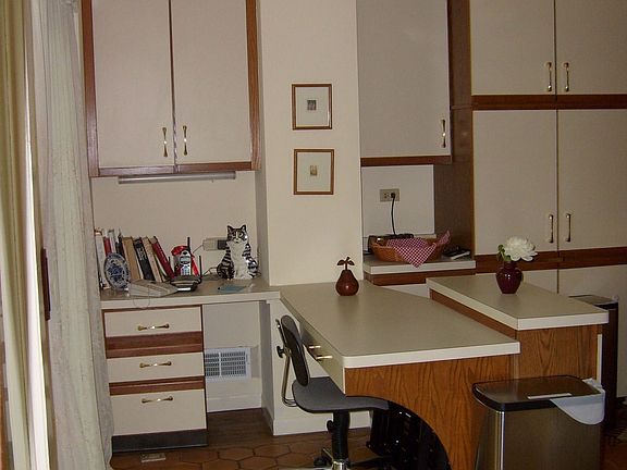 5th image of 8932 Lincolnwood Dr