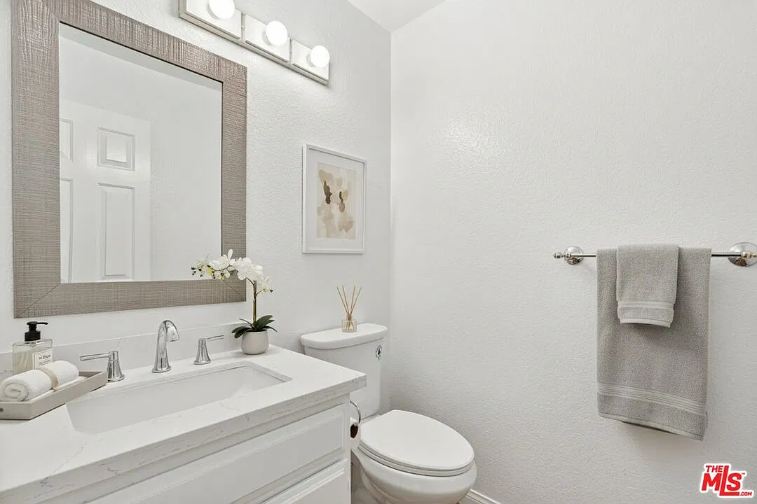2 bed, 2.5 bath, 1352 sqft, $5,500 — Photo 4